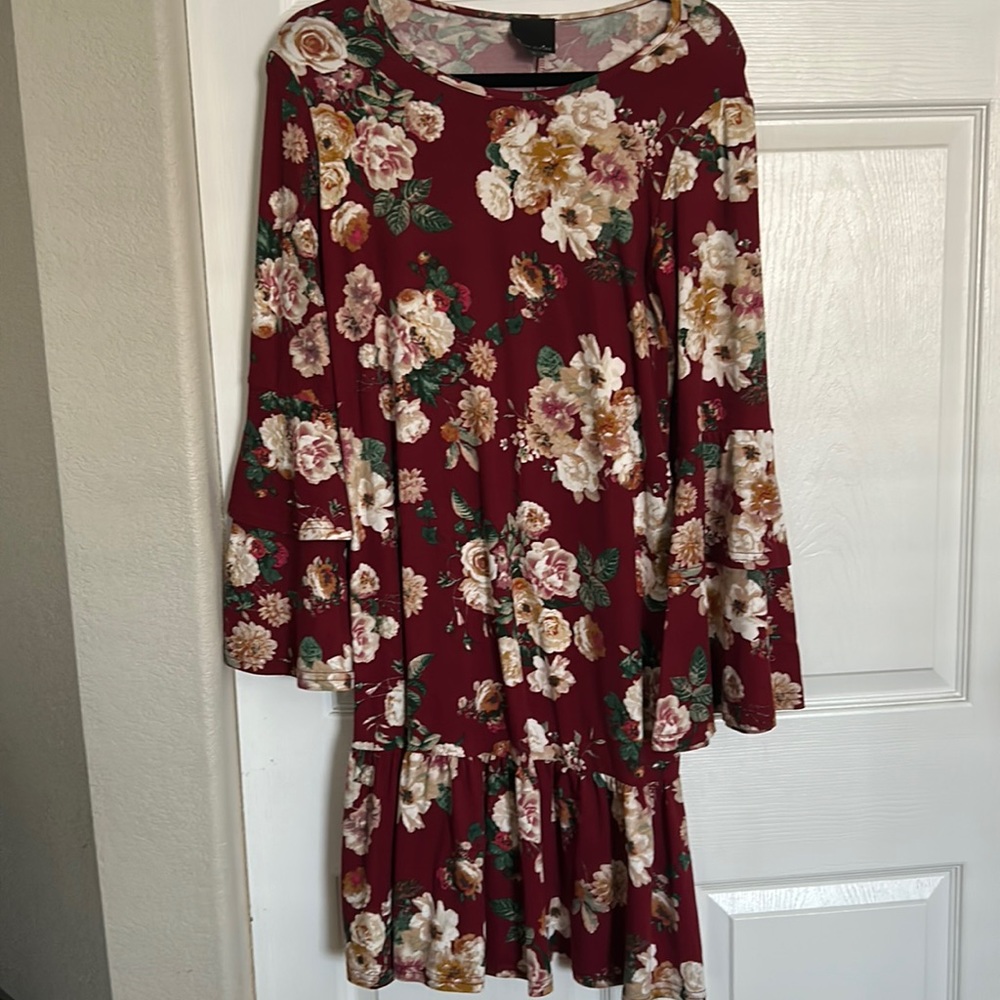 Cute long bell sleeve maroon floral dress in size small